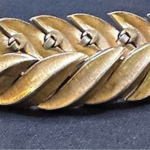 Crown Trifari Signed Vintage Gold Tone Linked Chain Bracelet 6.75" - Picture 8 of 13